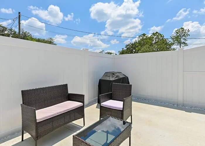 Paradise In Brandon With Luxurious 6 Person Spa