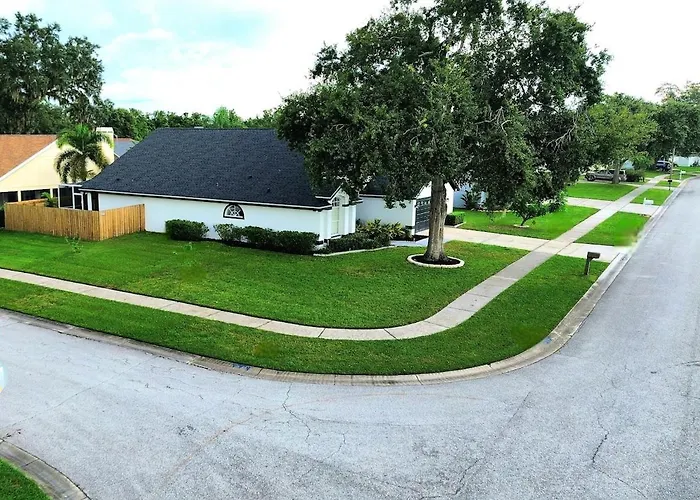Pool House Best Location In Wesley Chapel